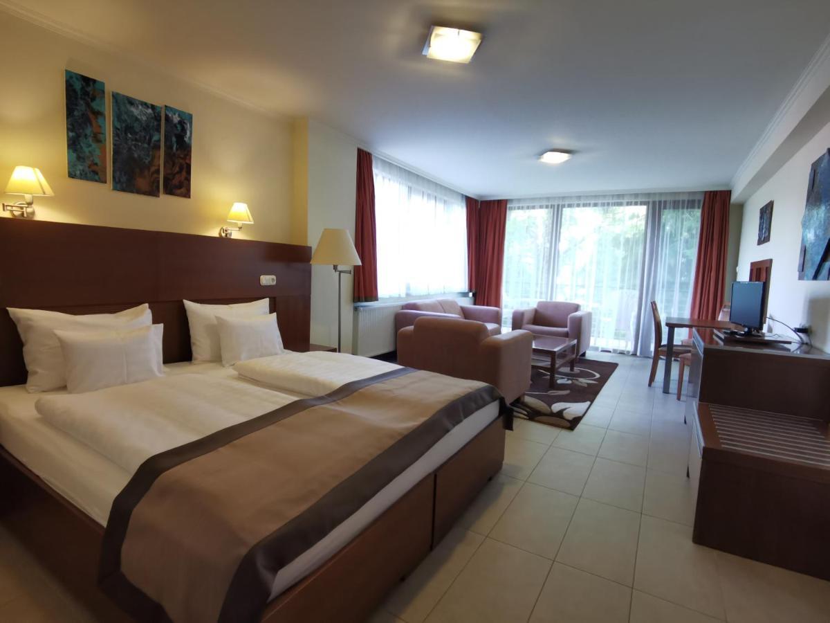 Hotel Villa Pax Balatonalmadi Room photo